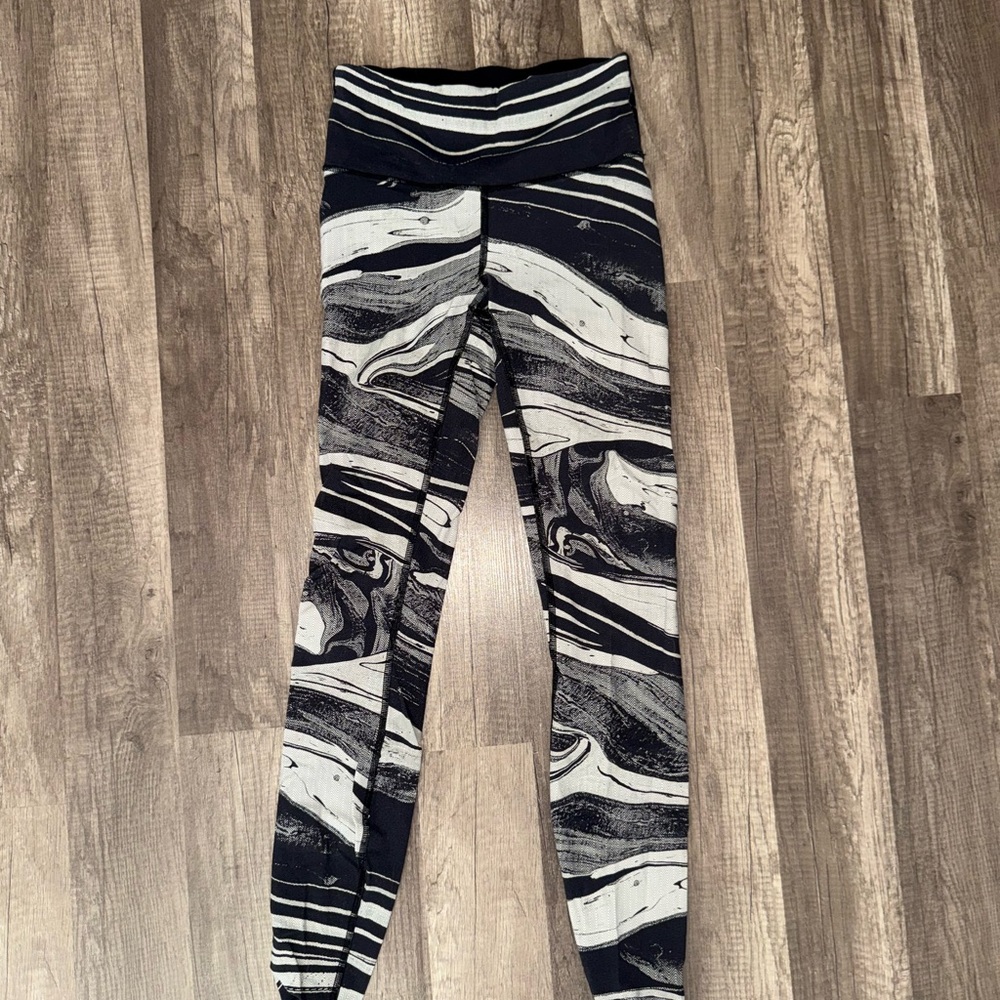 LuluLemon Black and White Marble Pattern Leggings
